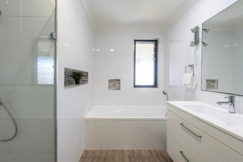 Blue House on Pippi - Oceanstays - Pet Friendly - image 5