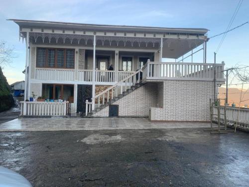 3 bedrooms, 5 beds