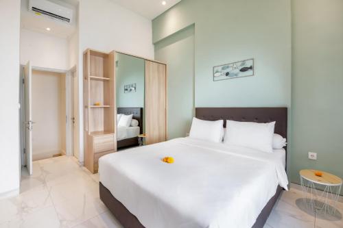 One-Bedroom Apartment image 9