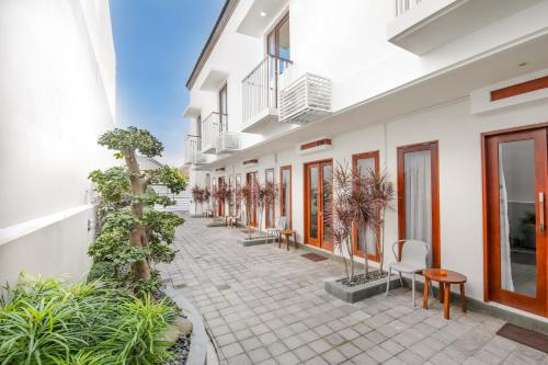 One-Bedroom Apartment image 7