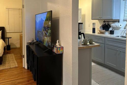Modern Eclectic 1BR by Downtown, Airport & More in San Diego, USA