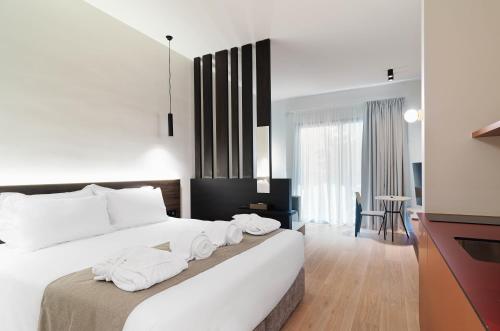 1 queen bed, 1 sofa bed