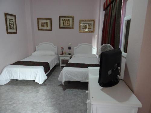 2 twin beds