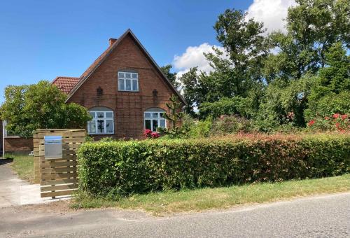 Historic Holiday Home In Poulsker - Location saisonnière - Neksø