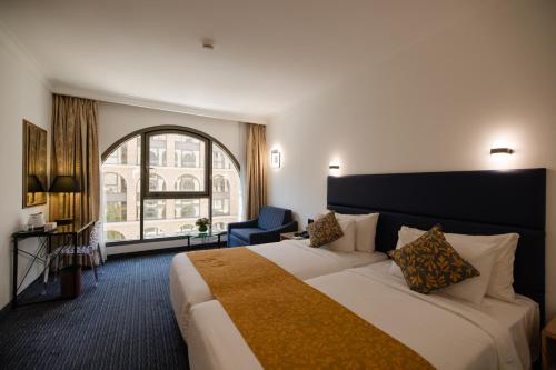 room detail thumbnail 1
