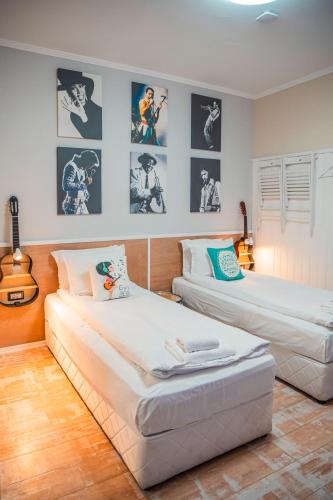 Three Dolphins Hotel with Rooftop terracе Three Dolphins Hotel with Rooftop terracе