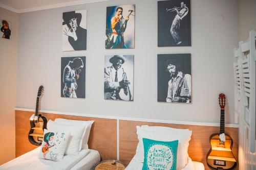 Three Dolphins Hotel with Rooftop terracе Three Dolphins Hotel with Rooftop terracе