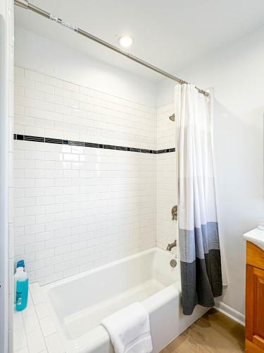 Stylish 2BR Apt Near LA Hotspots- DOH2 - WW in Los Angeles, USA