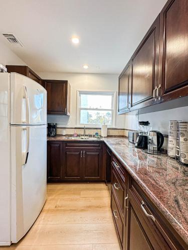 Stylish 2BR Apt Near LA Hotspots- DOH2 - WW in Los Angeles, USA