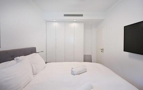 Airy 2BR at Trumpeldor By HolyGuest - image 3