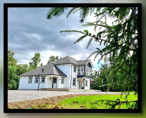 Spacious colonial style Villa gîte à louer Aberchalder