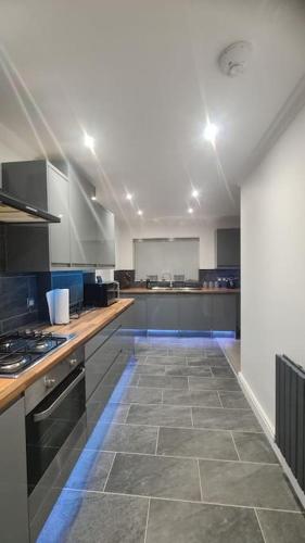 Freshen - up Stays Birmingham Spacious 3-Bed Contractor & Insurance Accommodation Parking Garden