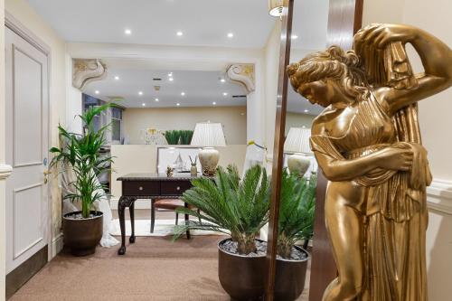 Lobby, Harte And Garter Hotel in Windsor