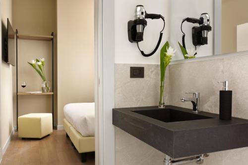 Essence Hotel - image 2