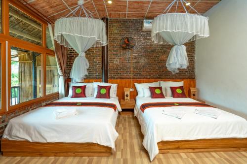 2 double beds