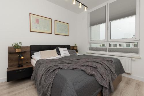 Spacious Apartment with Parking Warsaw Ursus by Renters Prestige, Varsovia