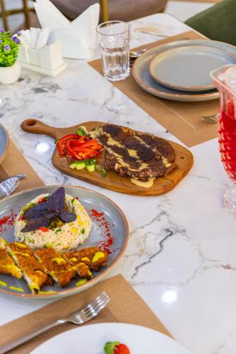 餐飲服務, Firdavsi Hotel in 杜尚貝