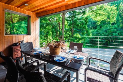 Three-Bedroom Chalet image 5