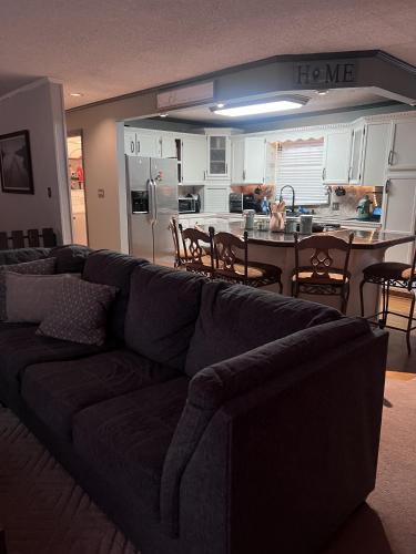 Konyha, Home Away from Home in Newton