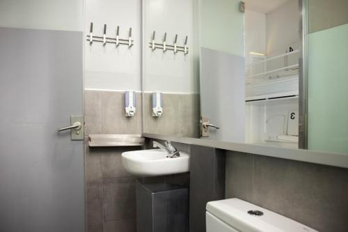 Urbany Hostel BCN GO! - image 6