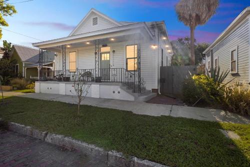 Historic 1918 Tampa Home with Modern Comforts & Charm home near Ybor Városi Állami Múzeum