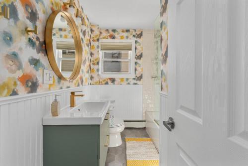 Historic 1st Floor Apartment in Central Warren in Warren, USA