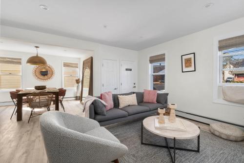 Historic 1st Floor Apartment in Central Warren in Warren, USA