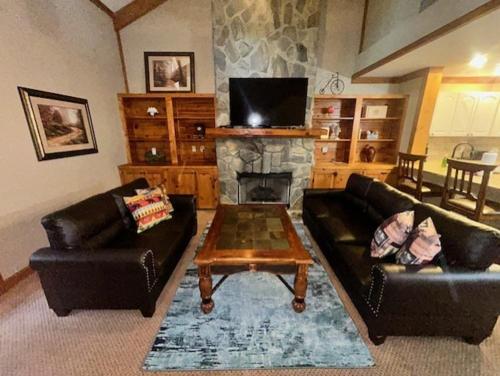 Newly Remodeled, Pool Table, Pool, Gym, Hiking! in Gatlinburg, USA