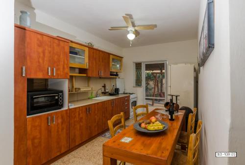 Restaurant, Beautiful Countryside House in Tiberias