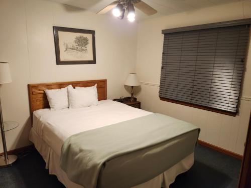 Montauk Lodge - image 12
