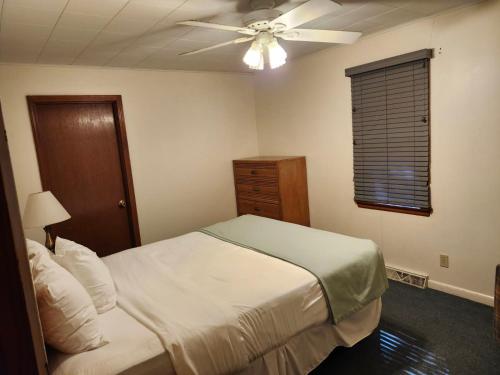 Montauk Lodge - image 9