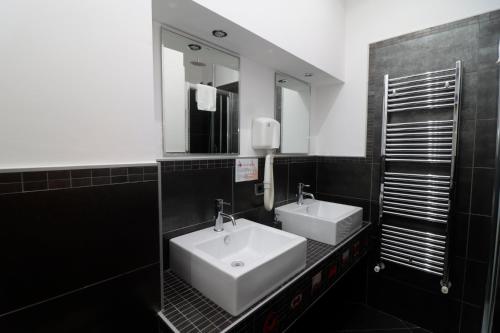 Cardinal Inn - image 9