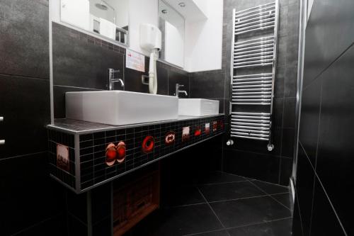 Cardinal Inn - image 12
