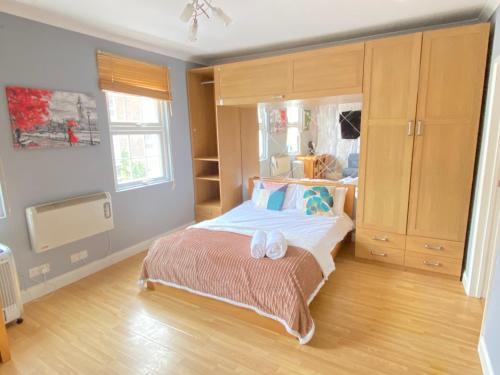 1 Bed Flat - Sleeps 2 - Wifi, London