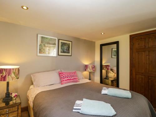 Henmarsh Cottage MORETON IN MARSH - image 4