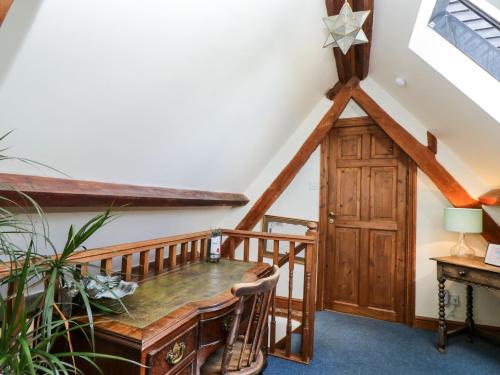 Henmarsh Cottage MORETON IN MARSH - image 6