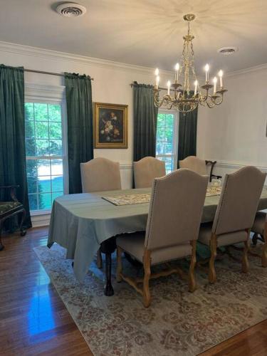 Pine Hill Estate in Griffin, USA