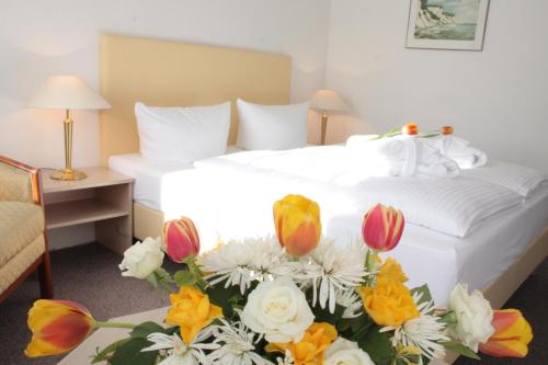 Lindenhotel Stralsund - Tap to explore photos