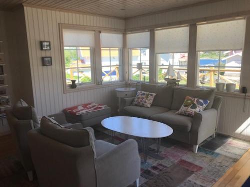 Mollösund, Orust nära havet med utsikt (Mollosund, Orust nara havet med utsikt) in Mollösund