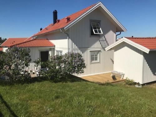 Mollösund, Orust nära havet med utsikt (Mollosund, Orust nara havet med utsikt) in Mollösund