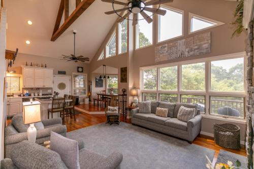 Misty Mountain Hideaway in Blowing Rock, USA