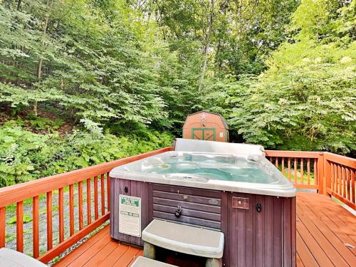 Hillside Hideaway in McHenry, USA