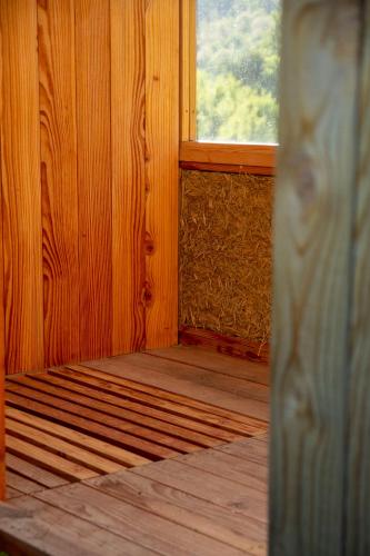 Deda Vinko Off Grid Cabin in Moždenec