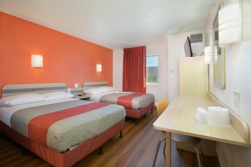 2 double beds