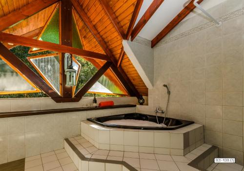 Bathroom, Beautiful Lake View Wooden House in Tiberias