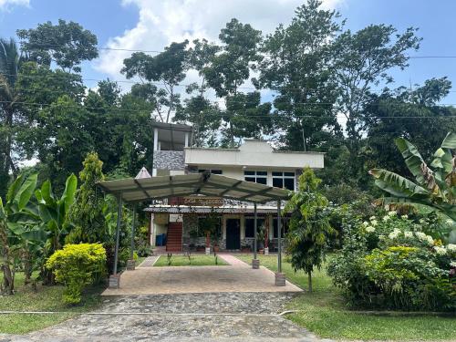 Casa Los Cedros in Retalhuleu