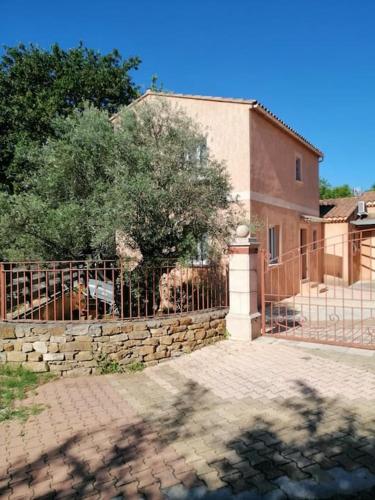 Gite des oliviers gîte à louer Saint-Christol-de-Rodières