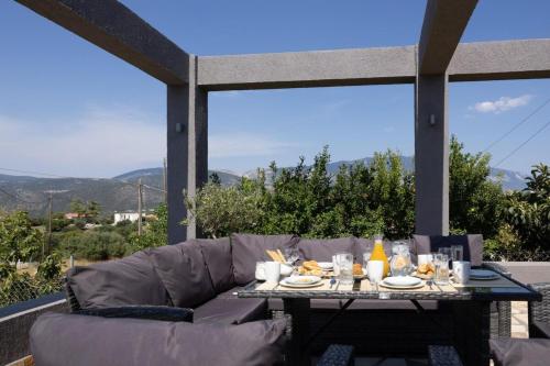 Balcony/terrace, Tselepis Villa at Lakithra in Livathou