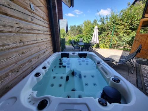 Peldbaseins, Berglodge für 10 Personen mit Sauna und Yacuzzi (Berglodge fur 10 Personen mit Sauna und Yacuzzi) in Sehmatal
