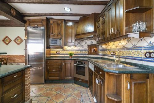 Casa con patio y terraza en Barrio histórico de la Villa, junto al Adarve